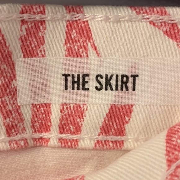 🌷✅✅Kensie Vintage Luxe Raw Hem Distressed Skirt in Palm Leaves Strawberry - Picture 5 of 6